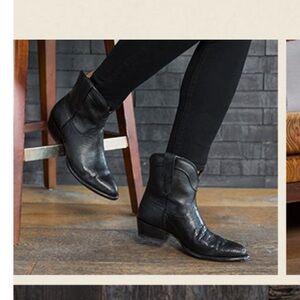 Black Tecova Leather Women’s Boots